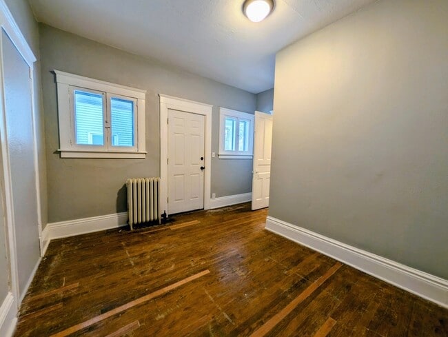 Building Photo - 924 N Capitol Ave