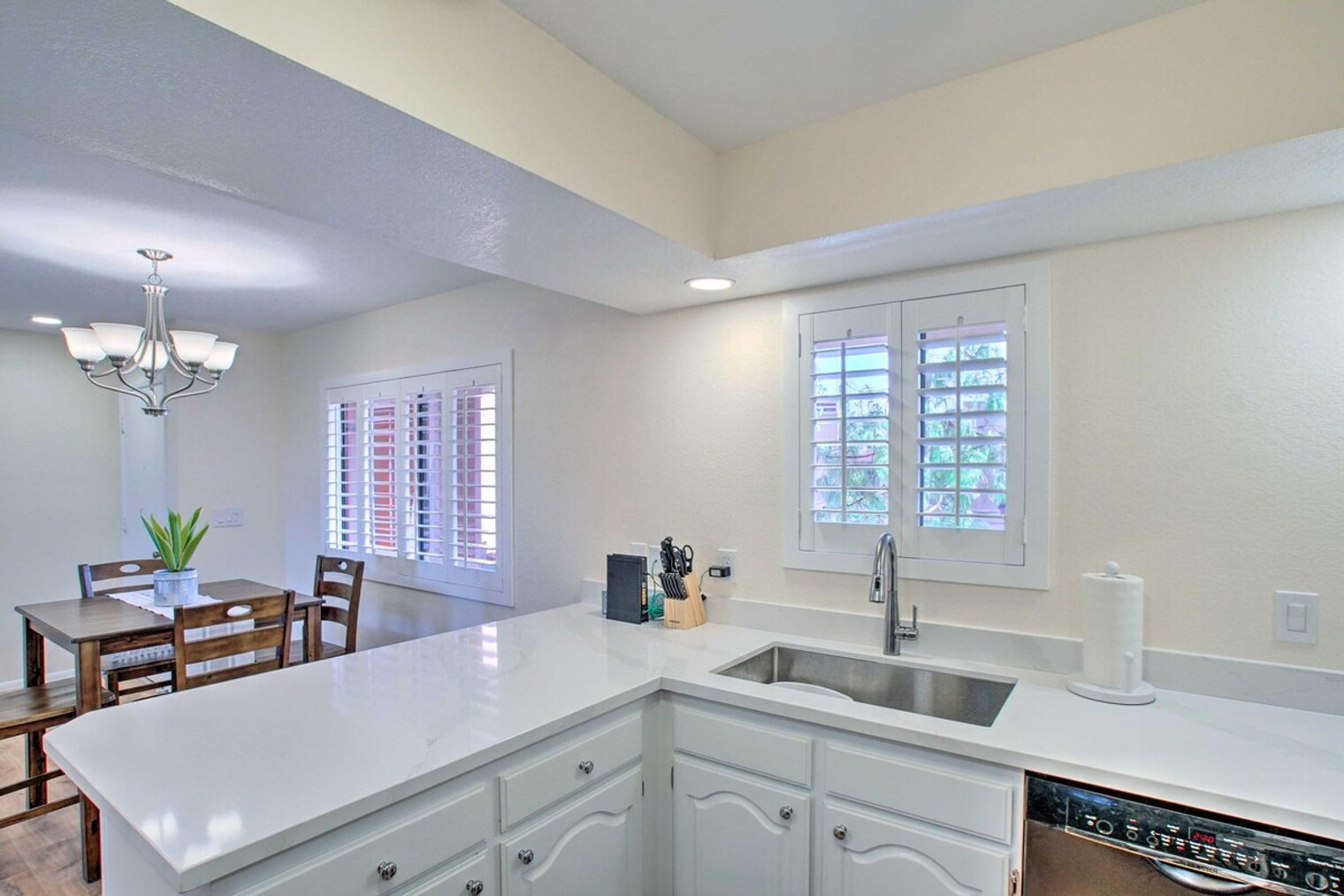 Building Photo - 4303 E Cactus Rd