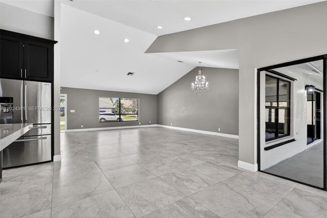 Building Photo - 9654 Sun Pointe Dr