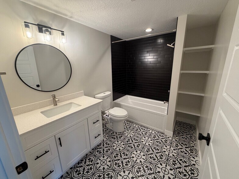 Building Photo - 4384 Lower Meadow Dr