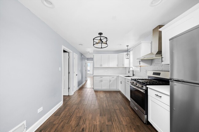 Building Photo - 4223 W 82nd St