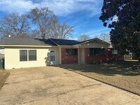 Building Photo - 810 Poleman Rd