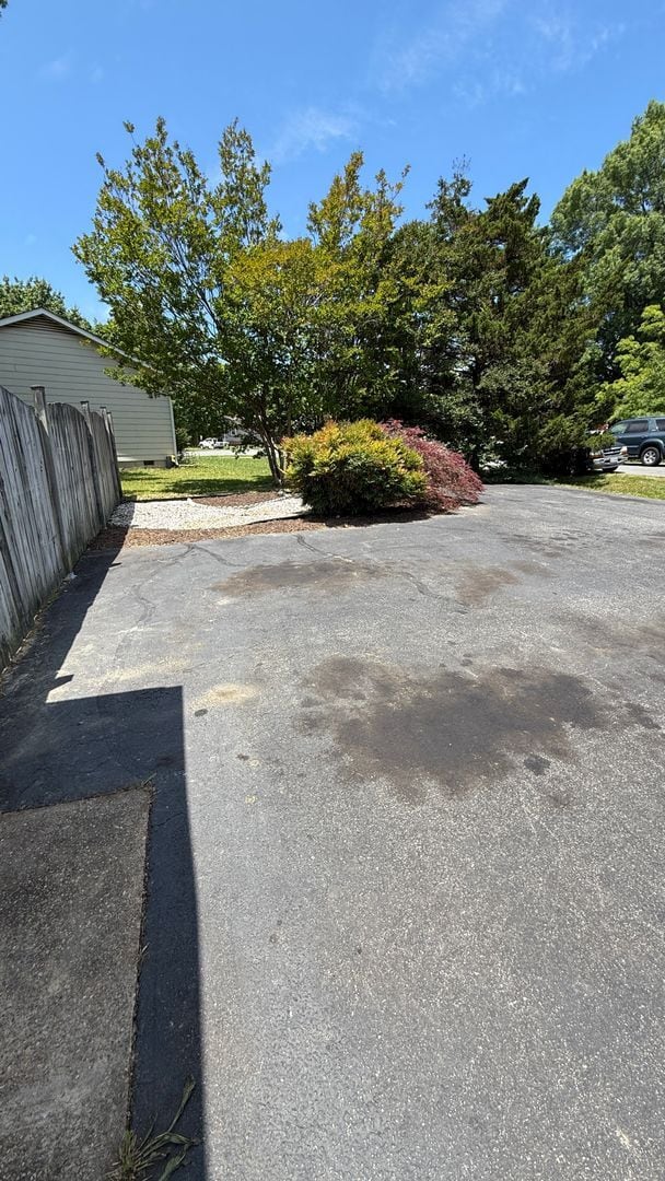 Building Photo - Three Bedroom Rambler in Fredericksburg