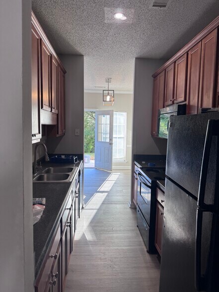 Building Photo - 224 Shenandoah Dr