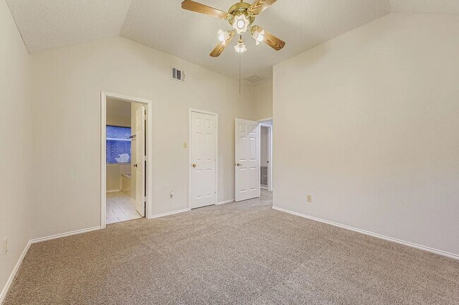 Building Photo - 325 Leisure Ln