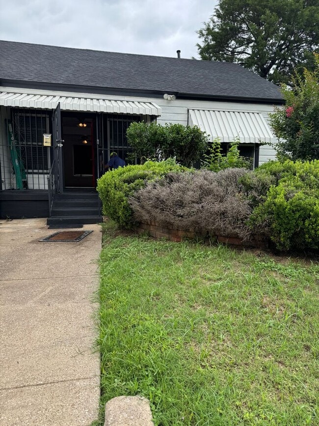 Building Photo - 1037 Colvin Ave