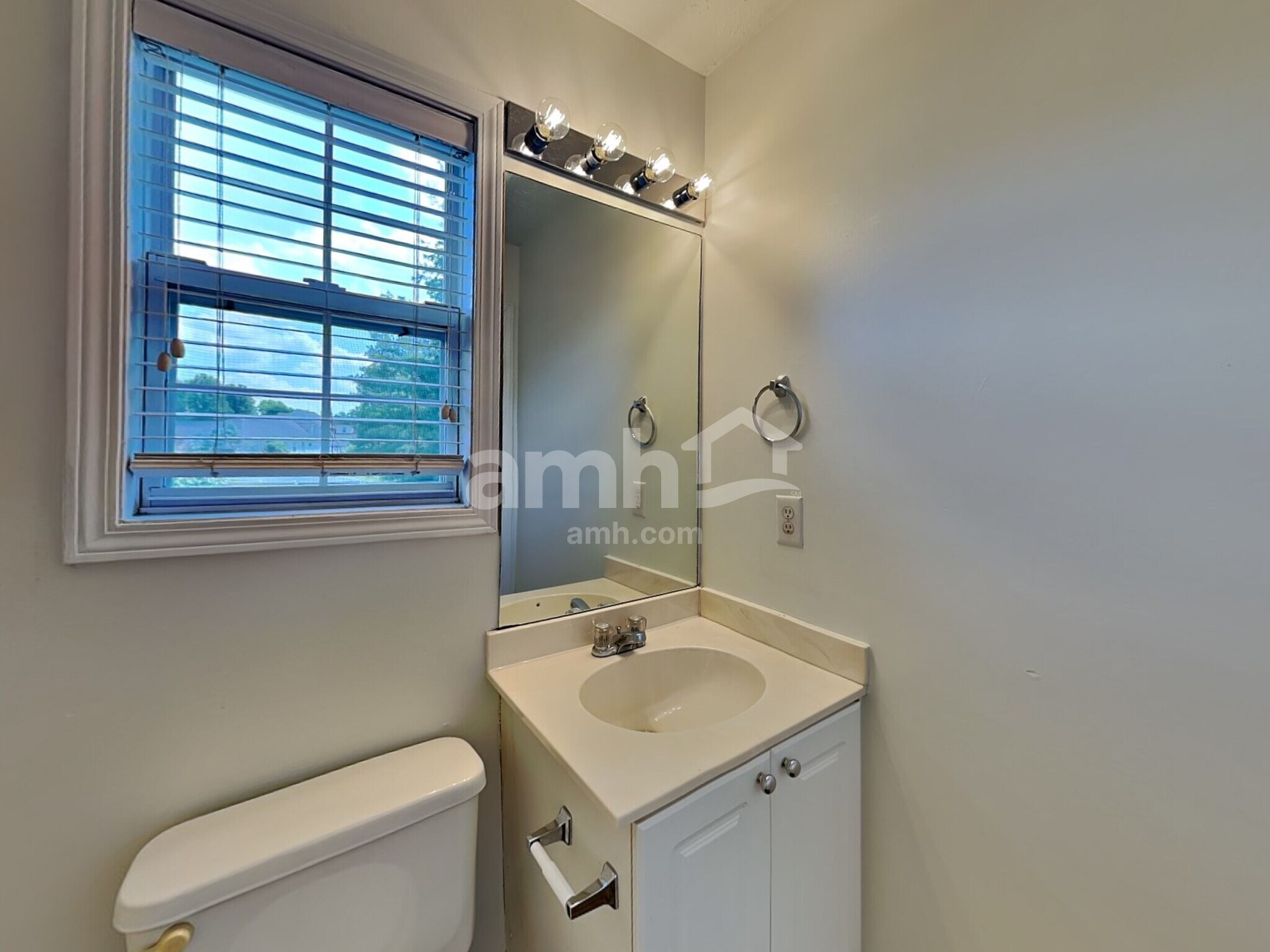 Building Photo - 614 Worthington Pl