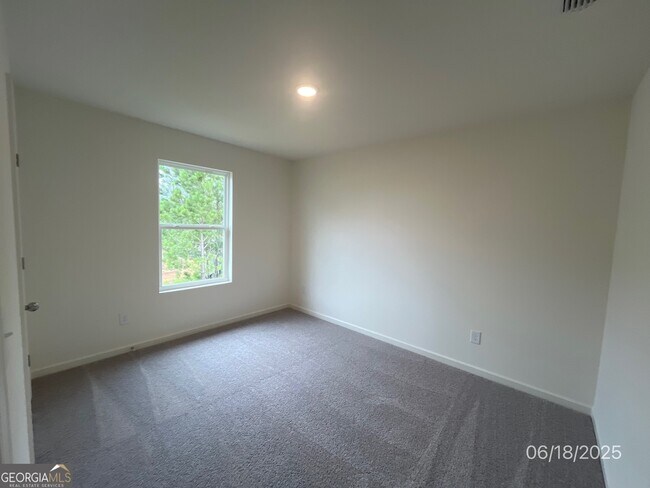 Building Photo - 105 Douglas Fir Dr