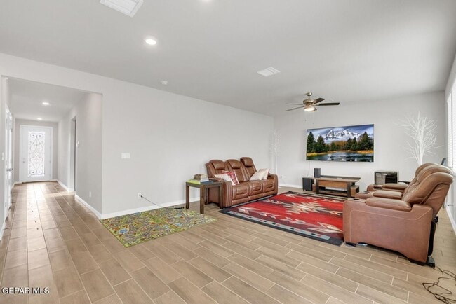 Building Photo - East El Paso 4 bed Refrig A/C