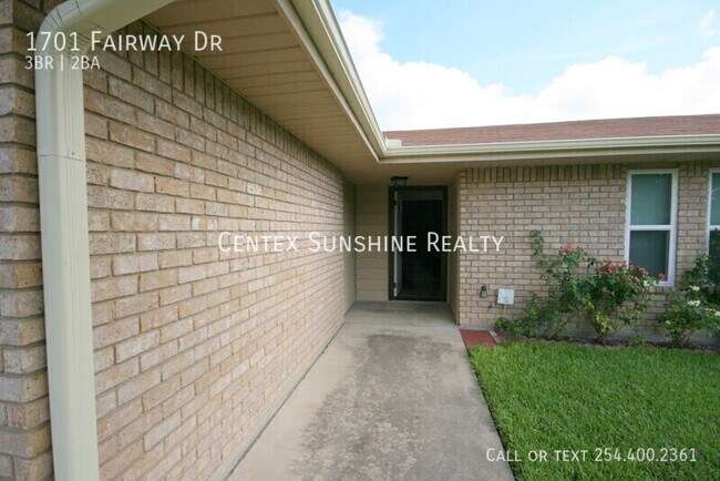 Building Photo - 1701 Fairway Dr