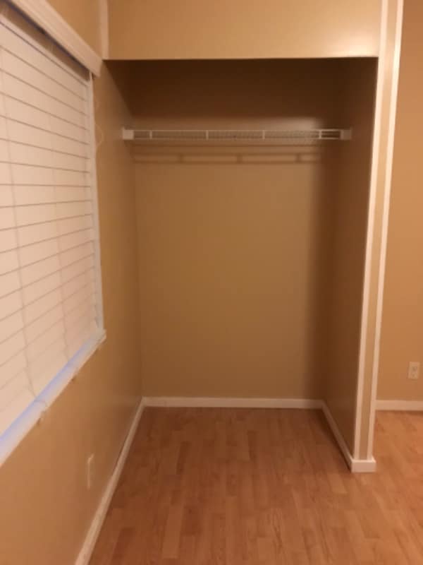 Building Photo - 715 Center St E