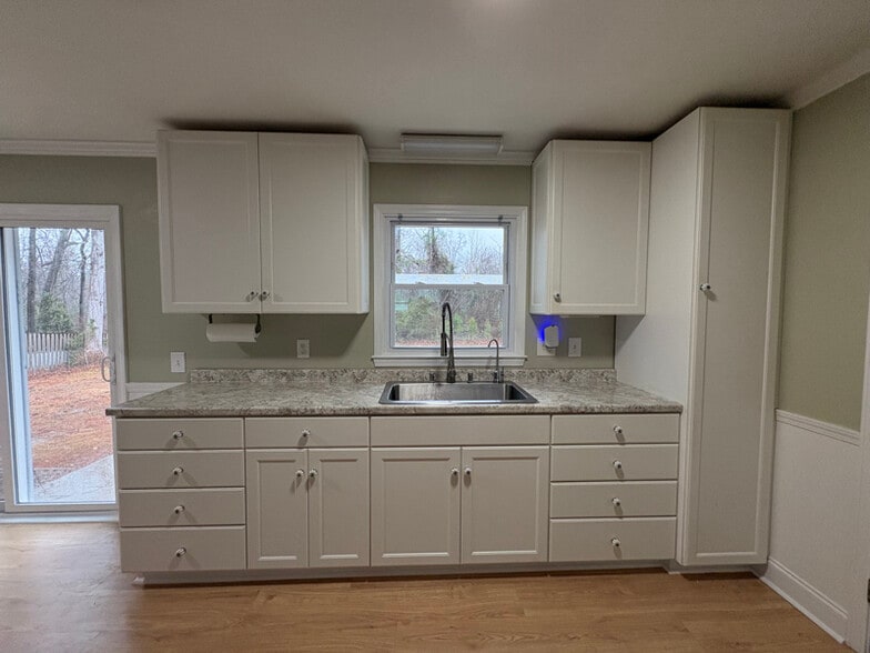 Building Photo - 20 Twin Oaks Dr