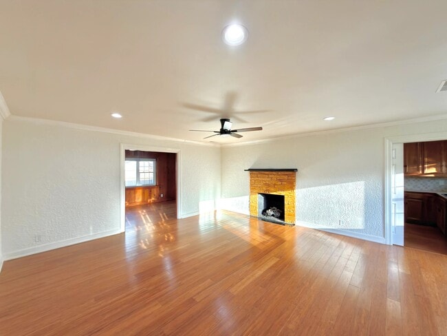 Building Photo - 1216 Eastwood Ave