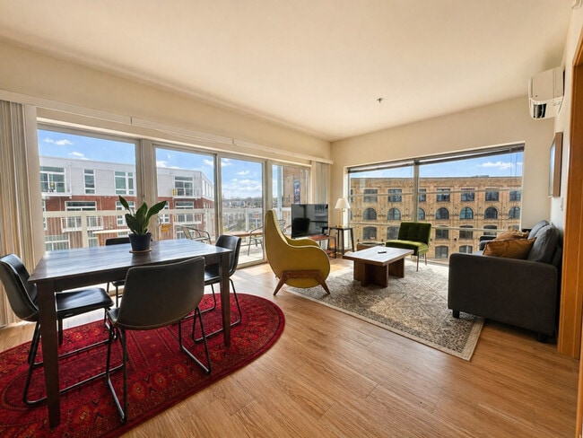 Building Photo - 1640 N Water St