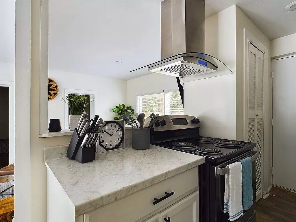 Building Photo - 3718 Live Oak St