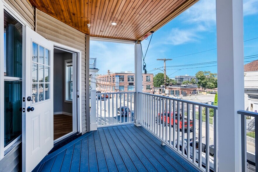 Primary Photo - 17 Linden St