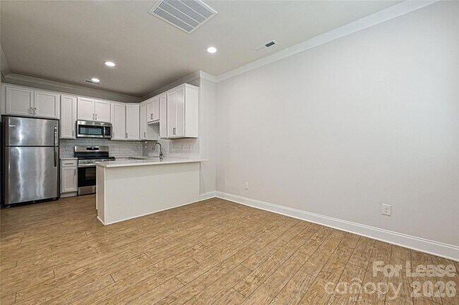 Building Photo - 1714 Club Rd