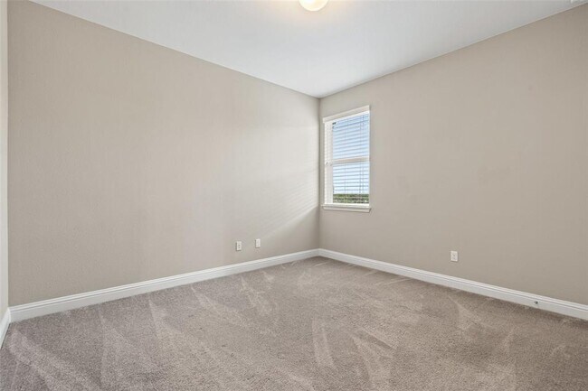 Building Photo - 5004 Mandevilla Dr