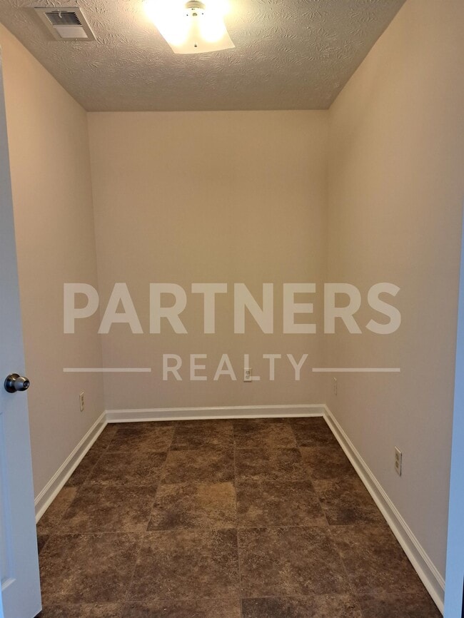 Building Photo - 844 Brookland Curv