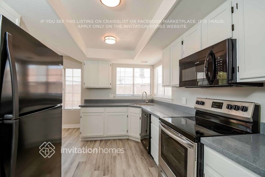 Building Photo - 5925 W Shangri La Rd