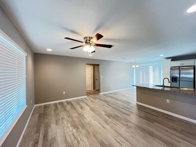 Building Photo - GORGEOUS 3BR/2BA Home with Open Floor Plan and Upgraded Features!