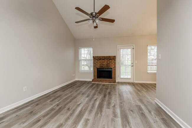 Building Photo - 230 High Chaperal Dr