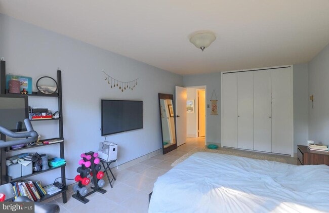 Building Photo - 4201 Cathedral Ave NW