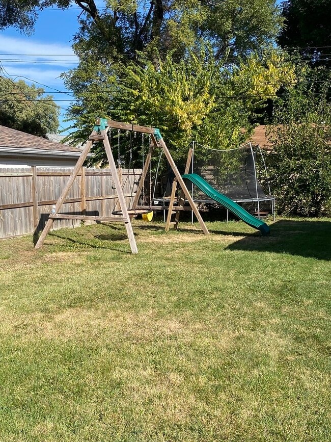 Building Photo - 9029 Sproat Ave