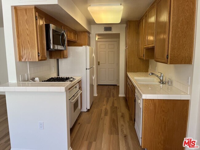 Building Photo - 4501 Cedros Ave