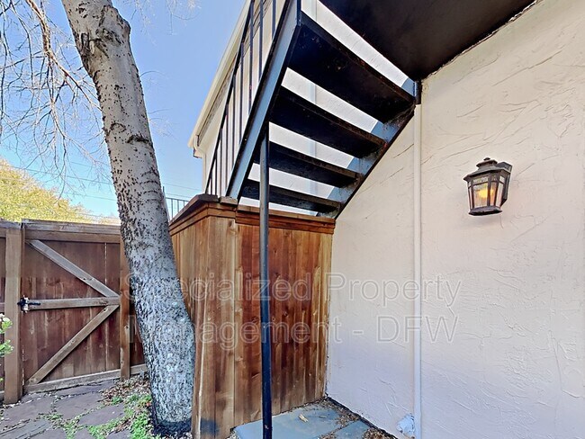 Building Photo - 3212 Daniel Ave