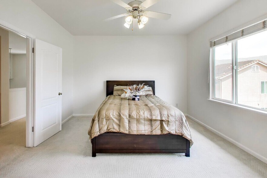 Building Photo - 7 Cymbidium Cir