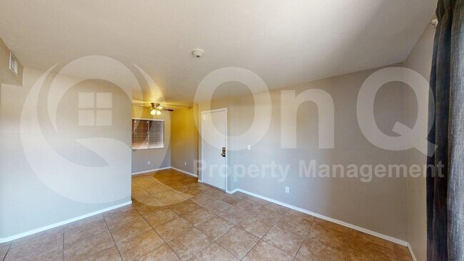 Building Photo - 1810 E Blacklidge Dr