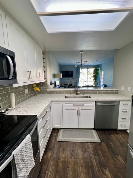 Building Photo - 5805 Friars Rd