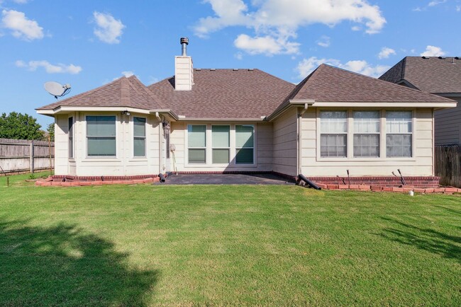 Building Photo - Spacious Home in South Tulsa