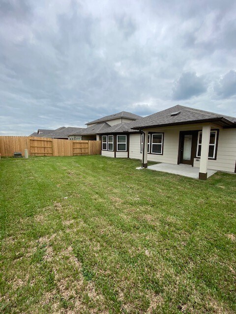 Building Photo - 2421 Bear Crk Dr