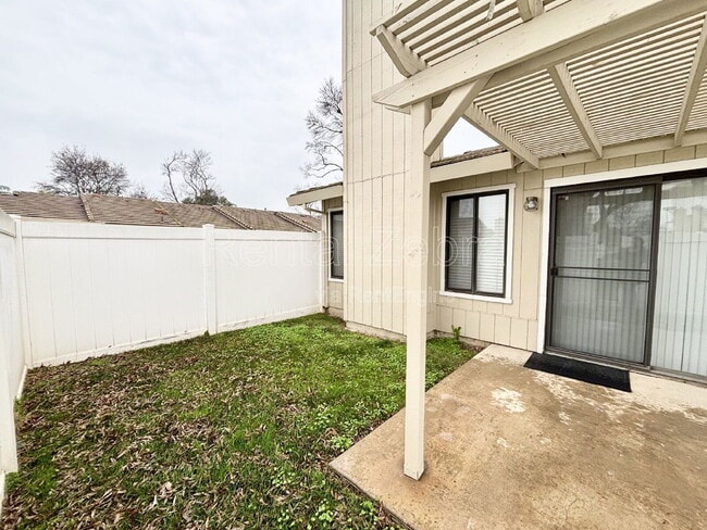 Building Photo - 3072 Colony Park Dr