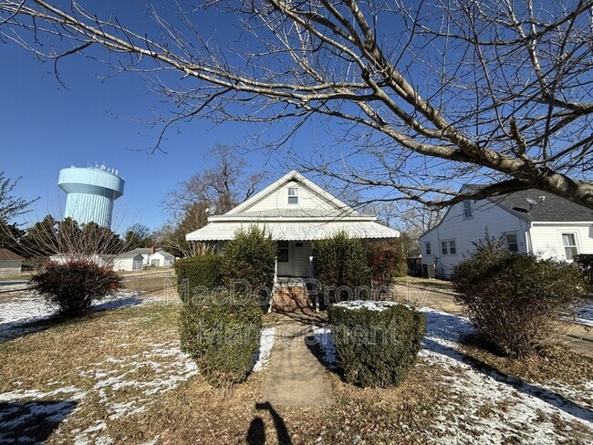 Building Photo - 119 Gibson St