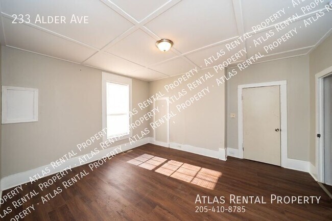 Building Photo - 233 Alder Ave