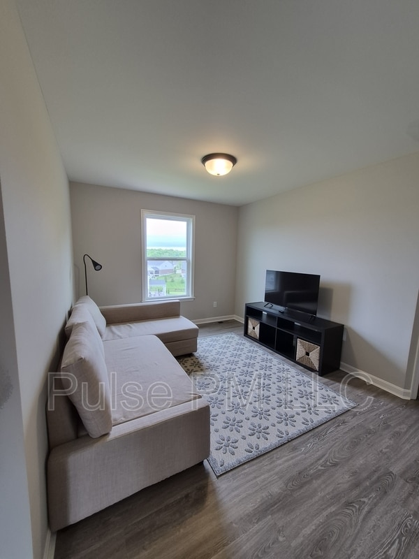 Building Photo - 6179 Ballyshannon Dr