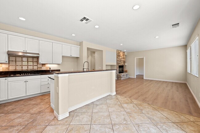 Building Photo - Ideal for Large Families – 6BR/4BA Eastval...