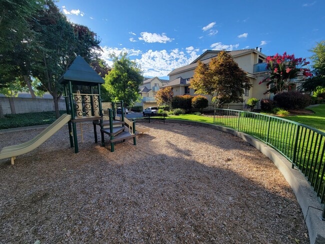 Building Photo - 3076 Fostoria Cir