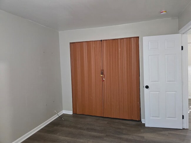 Building Photo - 9846 Dennis Dr