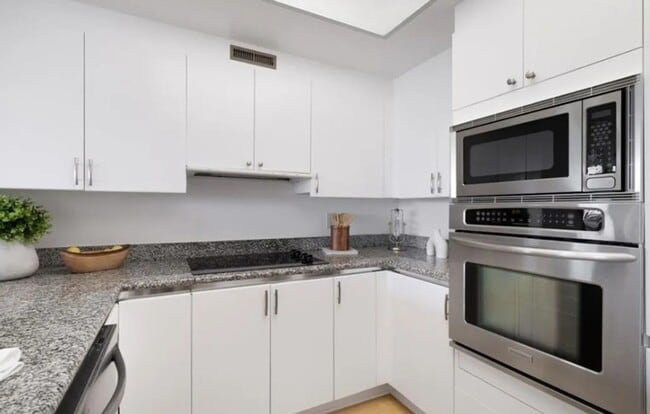 Building Photo - 2-Bedroom, 2-Bathroom Home in Prime Long B...
