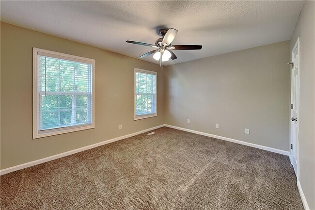 Building Photo - 6778 Oakhurst Ct