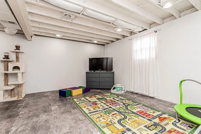 Building Photo - Half Off the First Month's Rent