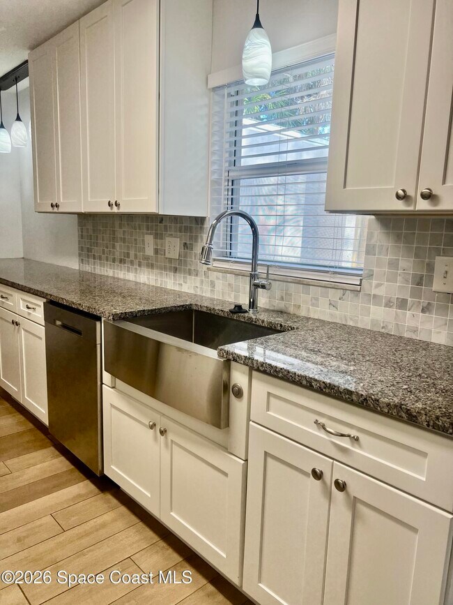 Building Photo - 121 3rd Ave