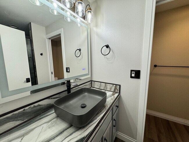 Building Photo - Fully updated 3 bed/2.5 bath home