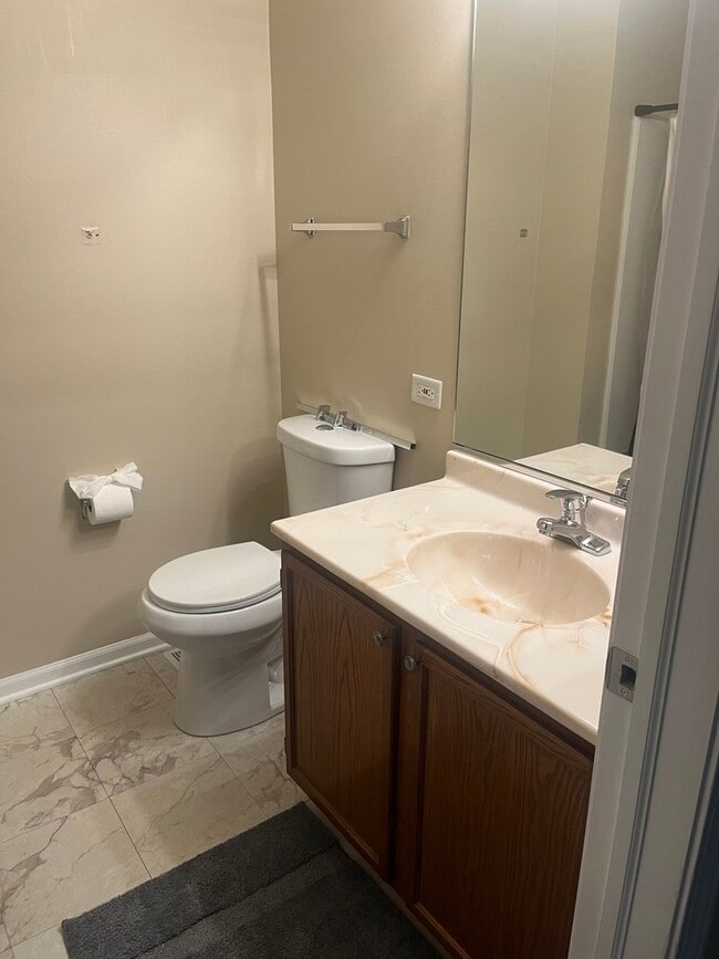 Building Photo - 1219 N Village Dr