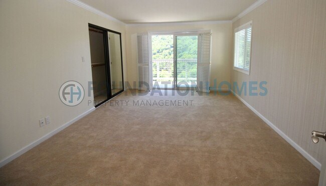 Building Photo - 93 Live Oak Ave