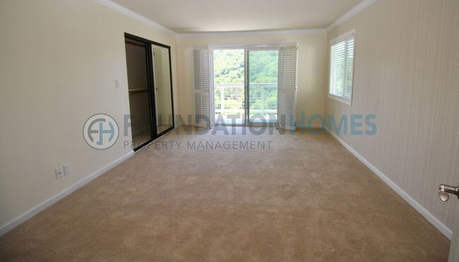 Building Photo - Hillside Fairfax Townhouse | Valley Views, 4BD + Office - FOUNDATION